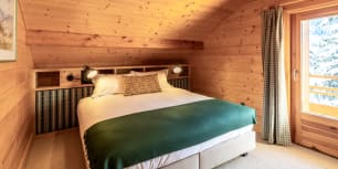 En suite bedroom with Mountain views, Chalet Les Loups